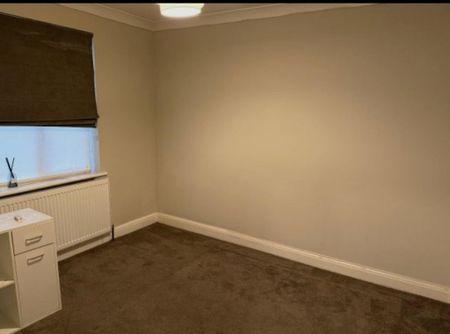 4 bedroom semi-detached house to rent - Photo 5