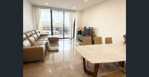 Fully Furnished Luxury 2-Bedroom Apartment in Zetland - Photo 1