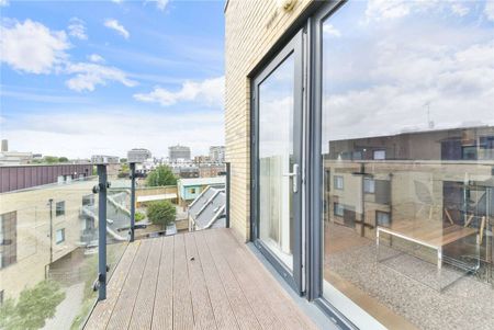 Two-bedroom, two-bathroom apartment situated in Providence place. The property benefits from a private balcony. - Photo 4