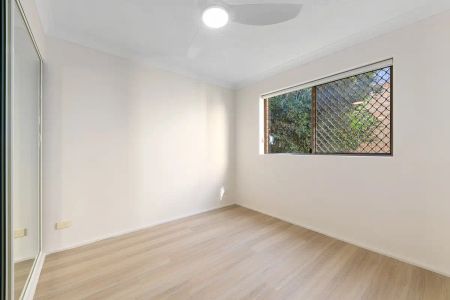 “Ground Floor Apartment with Rear Yard” - Photo 4