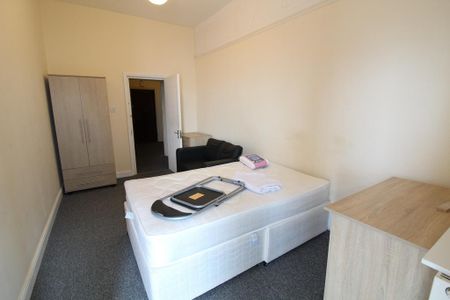 5 bedroom flat to rent - Photo 3