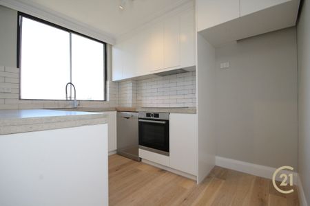 Luxury North-Facing Apartment – Renovated with High-End Finishes - Photo 5