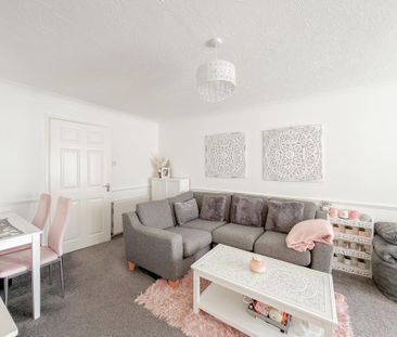 2 bedroom ground floor flat to rent - Photo 2