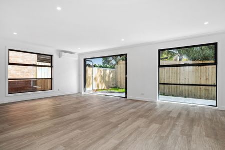 Four Bedroom plus study townhouse - Photo 5