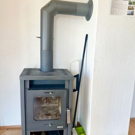 Dörflich gelegene 2-Raum-Wohnung mit Einbauküche und Kaminofen - Drebach/Grießbach - Foto 1