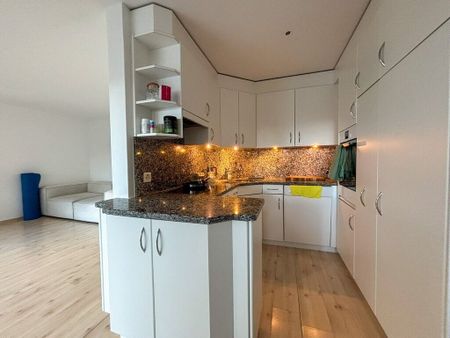 Arrive and feel good: Bright 3.5-room apartment in Felsberg - Photo 4