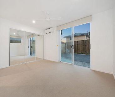 Spacious, Modern Townhouse with a Convenient Lifestyle - Photo 3