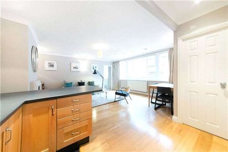 A bright first floor apartment located in this desirable mews in Belgravia. - Photo 4