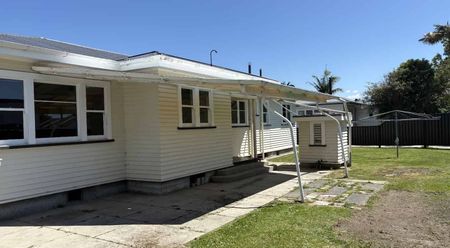 Plenty of space both indoors and out - Photo 5