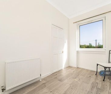 3 bedroom flat to rent - Photo 4
