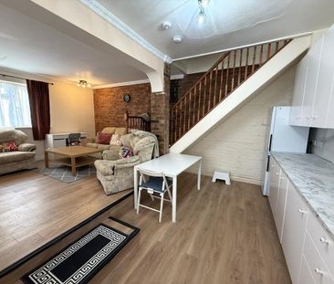 2 bedroom semi-detached house to rent - Photo 6