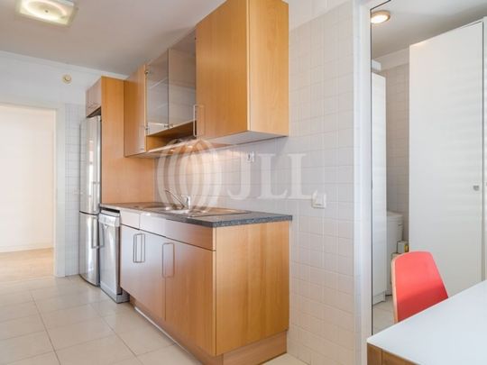 4 bedroom luxury Flat for rent in Laranjeiras, São Domingos de Benfica, Lisbon - Photo 1