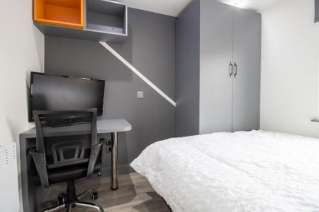 1 bedroom in a house share to rent - Photo 2