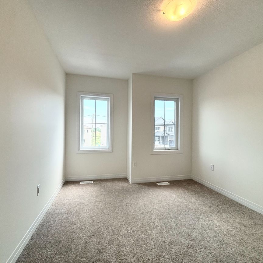 For Lease - 132 PORT Crescent, Welland, Ontario - Photo 1