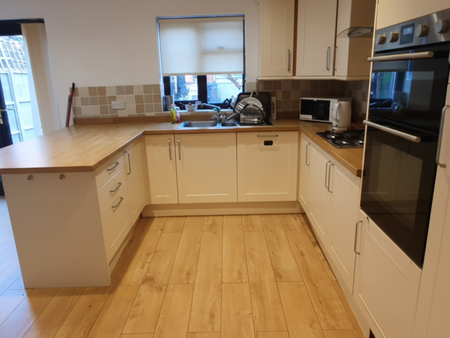 Knowsley Crescent Room 6 - Photo 5