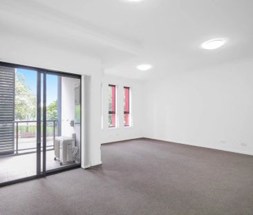 Immaculate Two Bedroom Apartment With All The Extras! - Photo 2