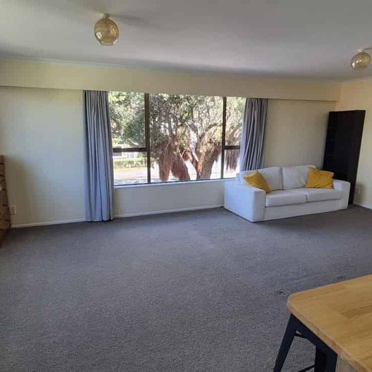 Convenintly-located house with central heating - Photo 1