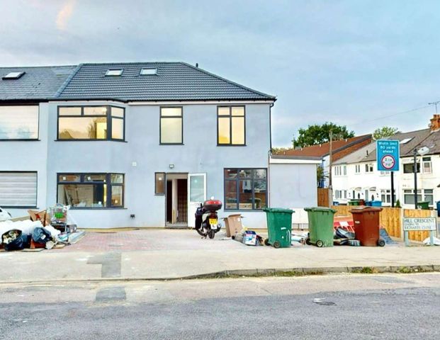 Flat 2, Room 5 - Photo 1