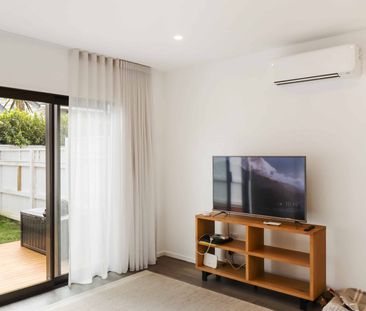 Modern townhouse in a prime location! - Photo 4