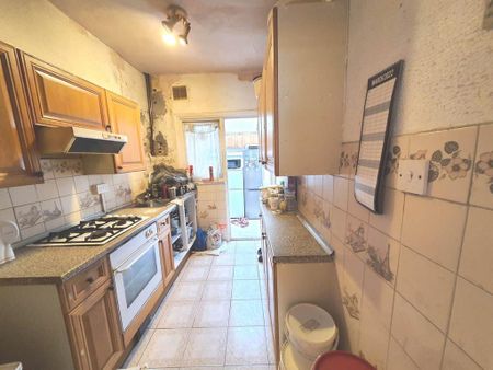 1 bedroom in a house share to rent - Photo 4