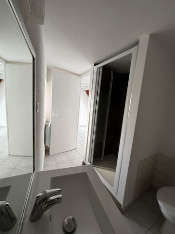 Location Appartement 1 pièce 35m² - Photo 2