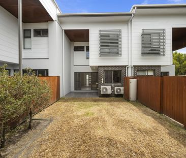 Three-Bedroom Townhouse in a Quiet Location - Photo 1