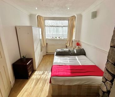Room in a Shared House, Queensbury Road, HA0 - Photo 1
