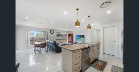 Modern Four Bedroom Family Home! - Photo 5