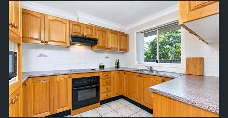 Spacious Family Home with Private Backyard & Double Garage - Photo 3