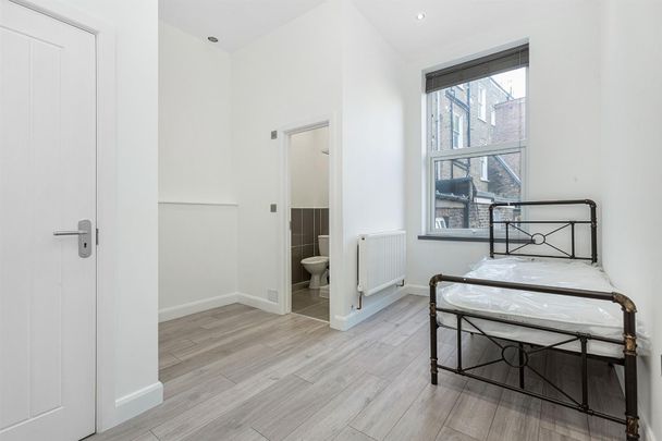 studio property to let - Photo 1