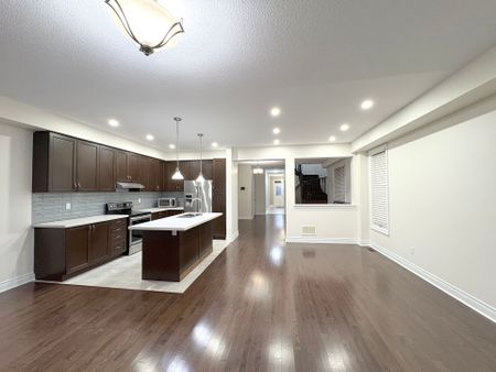 For Lease - 5 Andretti Crescent, Brampton, Ontario - Photo 4