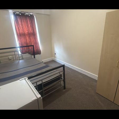 Room in a Shared House, Portland Road, SE25 - Photo 4