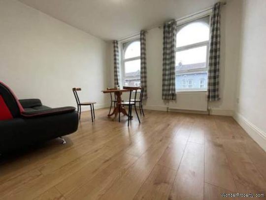 2 bedroom property to rent in London - Photo 1