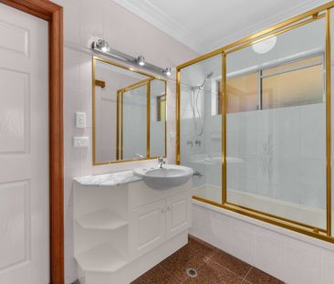 Villa "Ye Olde Avalon"opposite St Margaret's Private Girls School (... - Photo 5