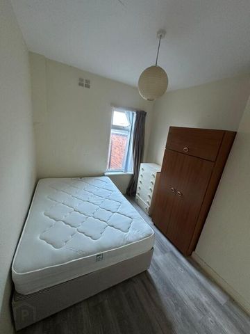 Room 2, 12 Sandhurst Drive, ( Bills Incl ), Belfast, BT9 5AX - Photo 2