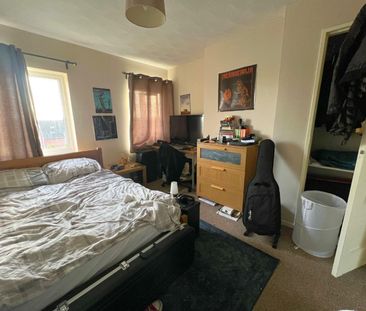 4 bedroom House To Let - Photo 5