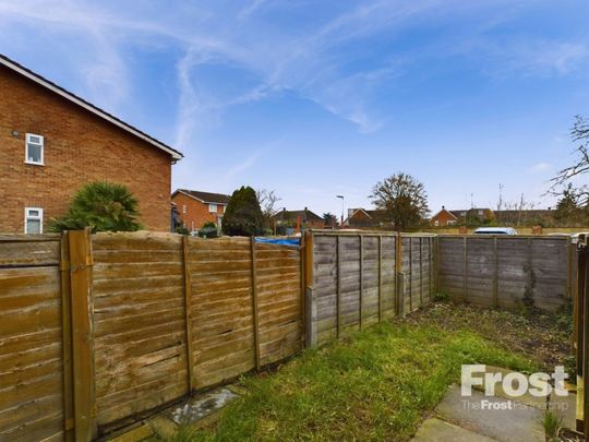 Shellfield Close, Staines-upon-Thames, Surrey,TW19 - Photo 1