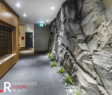 Condo in West Vancouver, BC - Photo 3
