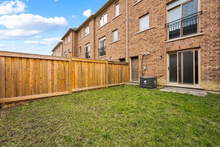 For Lease - 39 Sea Drifter Crescent, Brampton, Ontario - Photo 3