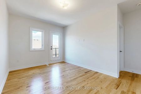 Condo Townhouse For Lease | N9249432 - Photo 5