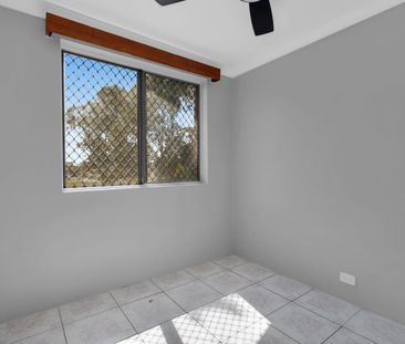 2 Bedroom, Top Floor Unit! - Photo 3