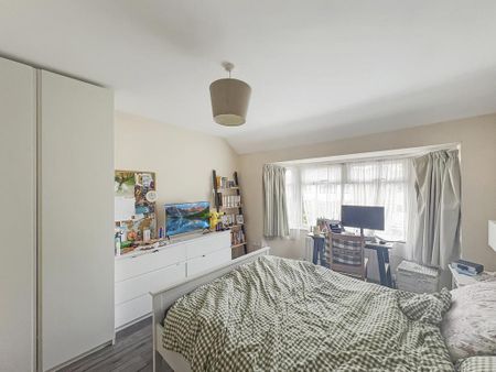4 bedroom end of terrace house to rent - Photo 3