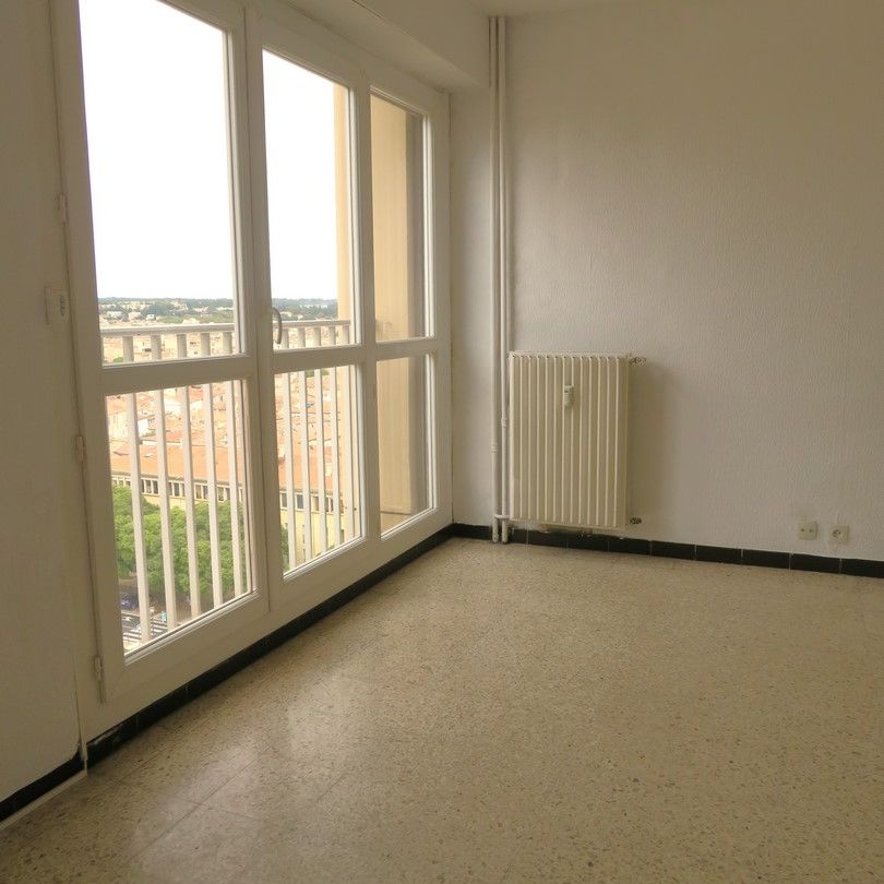 T1BIS 410€ H.C 58Bis Av Jean Jaurès Nîmes, 35m² - Photo 1