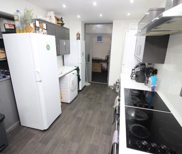 12 bedroom detached house to rent - Photo 4