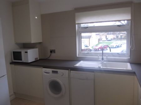 2 bedroom Apartment - Yarmouth Road, Stevenage - Photo 5