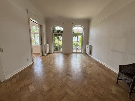 Stilvolle Altbauwohnung in attraktiver Stadtlage mit Wintergarten und zwei Balkonen - Photo 2