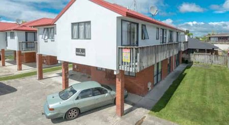 Prime Location in Hillcrest – Cozy Unit for Professionals & Students - Photo 2