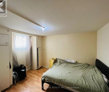 983 AVENUE ROAD - Photo 2