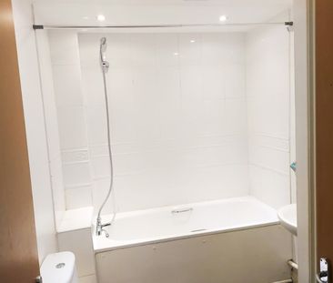 2 Bed Flat, Silchester Drive, M40 - Photo 3