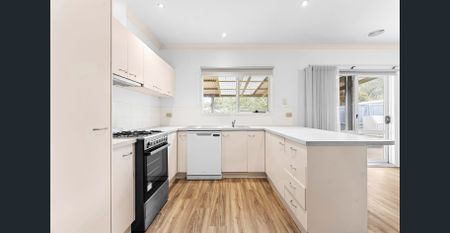 Comfortable Family Home in a Convenient Golden Square Location - Photo 5